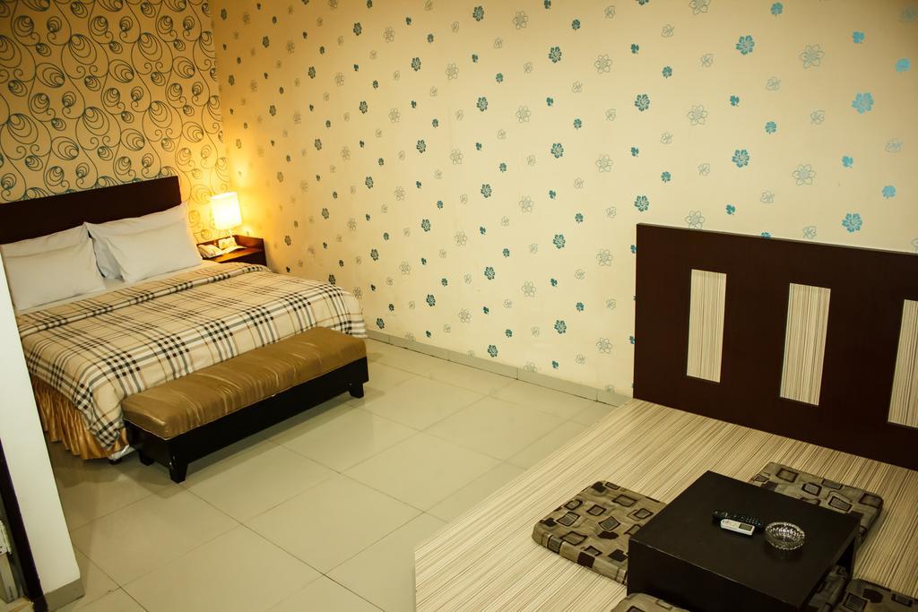 Vindhika Hotel Makassar Ngoại thất bức ảnh