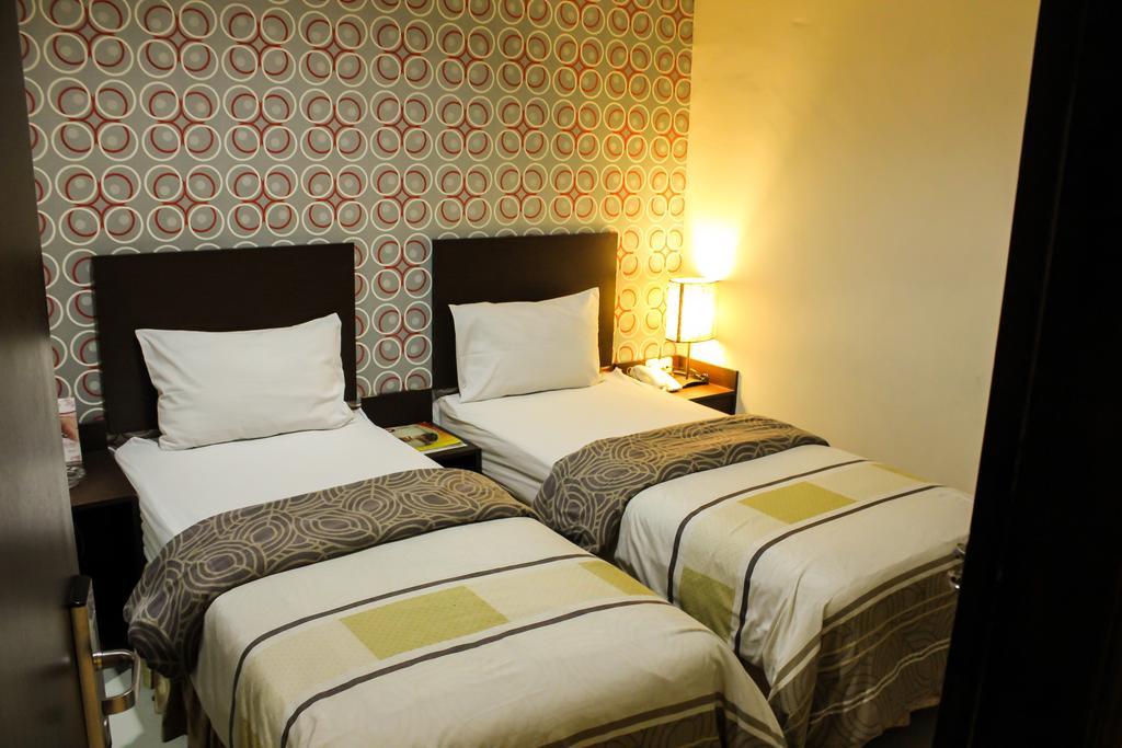 Vindhika Hotel Makassar Ngoại thất bức ảnh