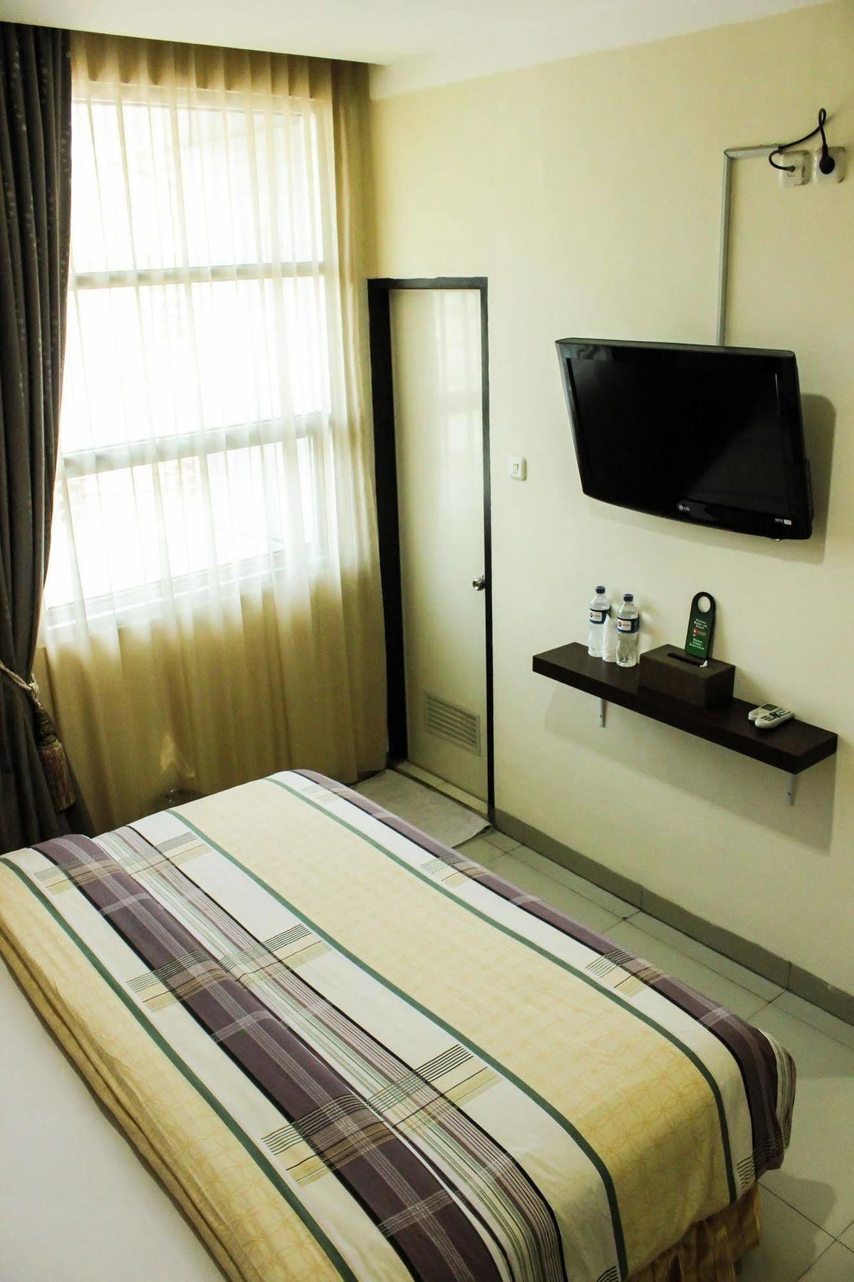 Vindhika Hotel Makassar Ngoại thất bức ảnh