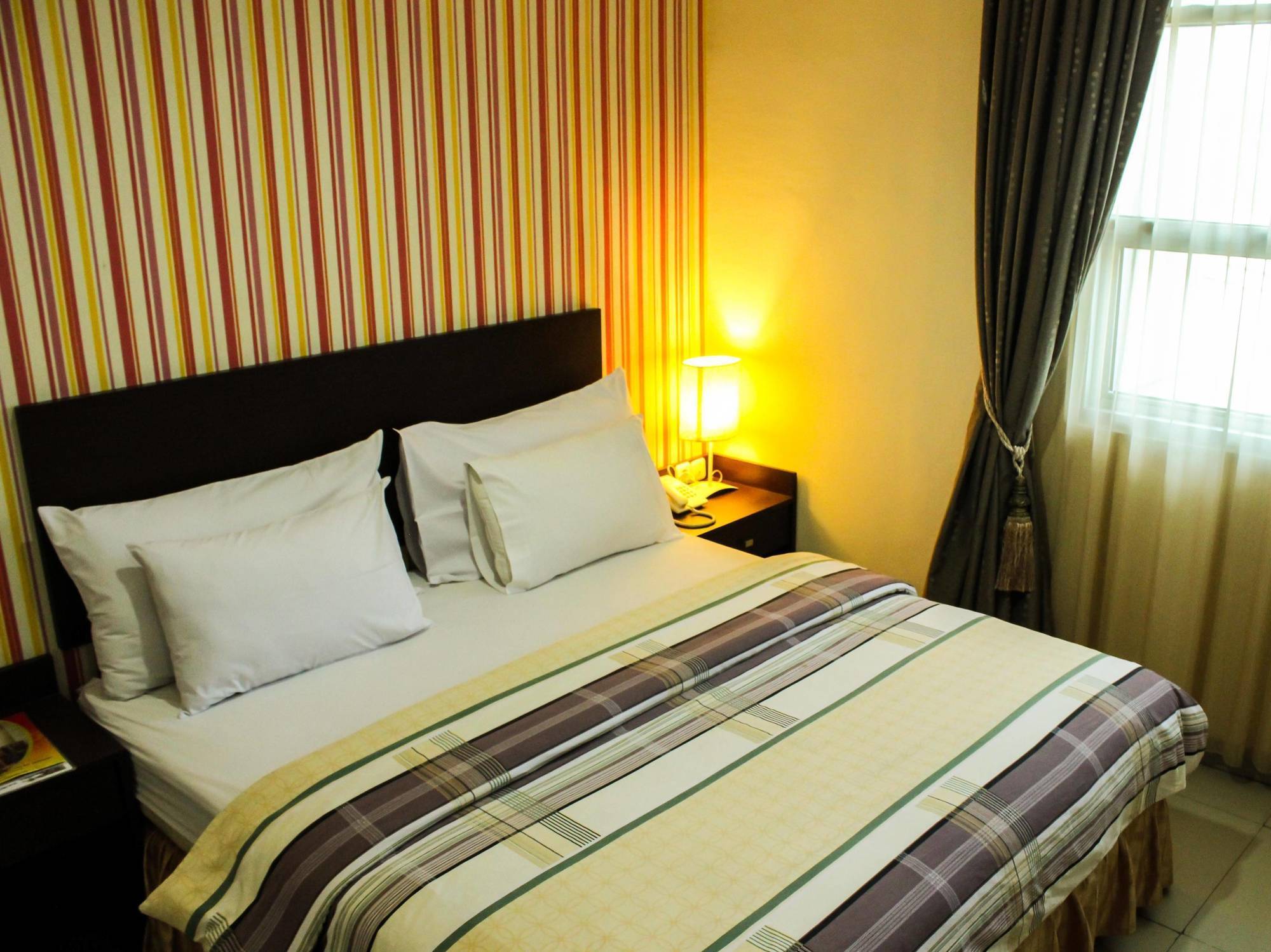 Vindhika Hotel Makassar Ngoại thất bức ảnh