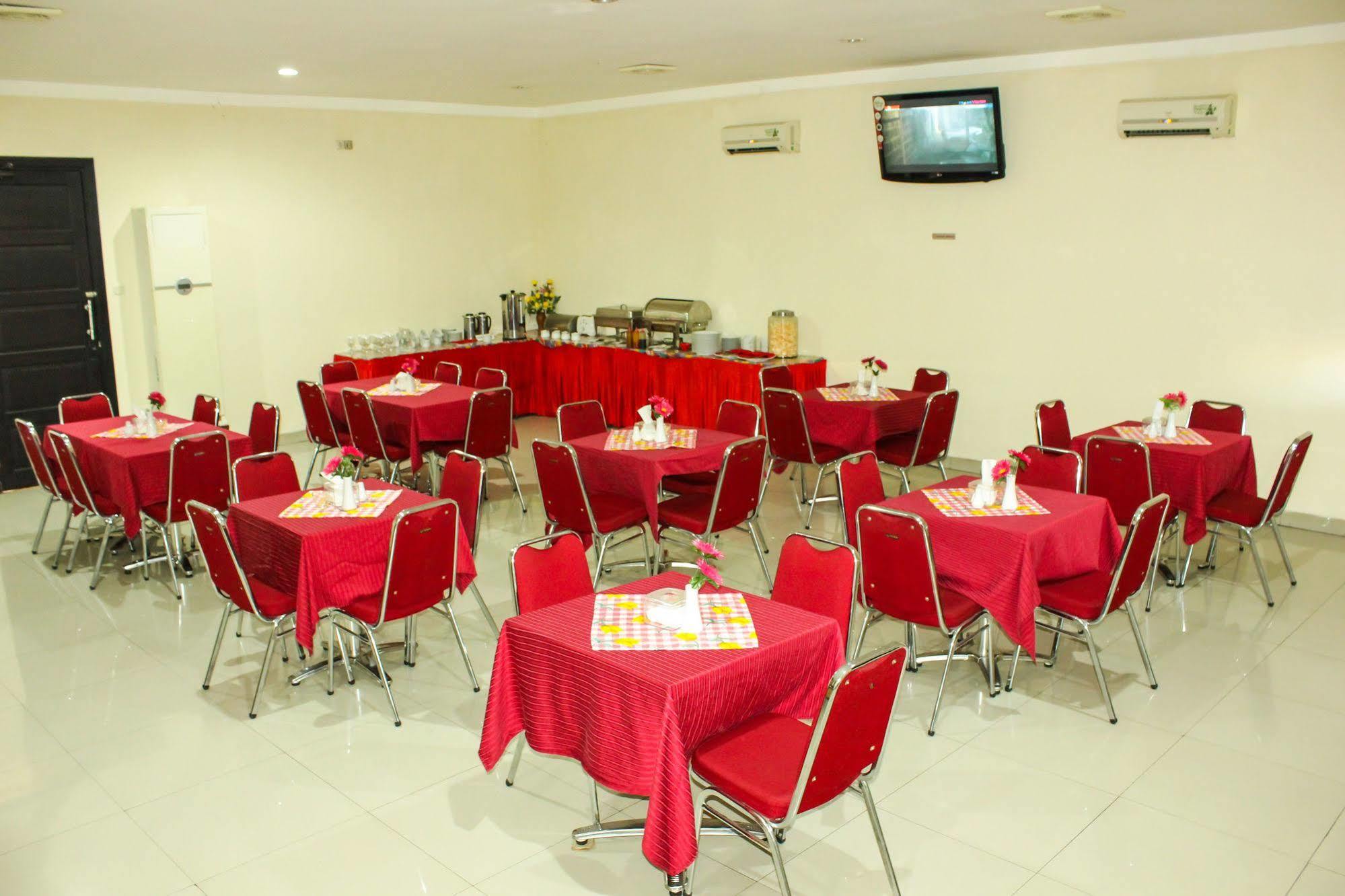 Vindhika Hotel Makassar Ngoại thất bức ảnh